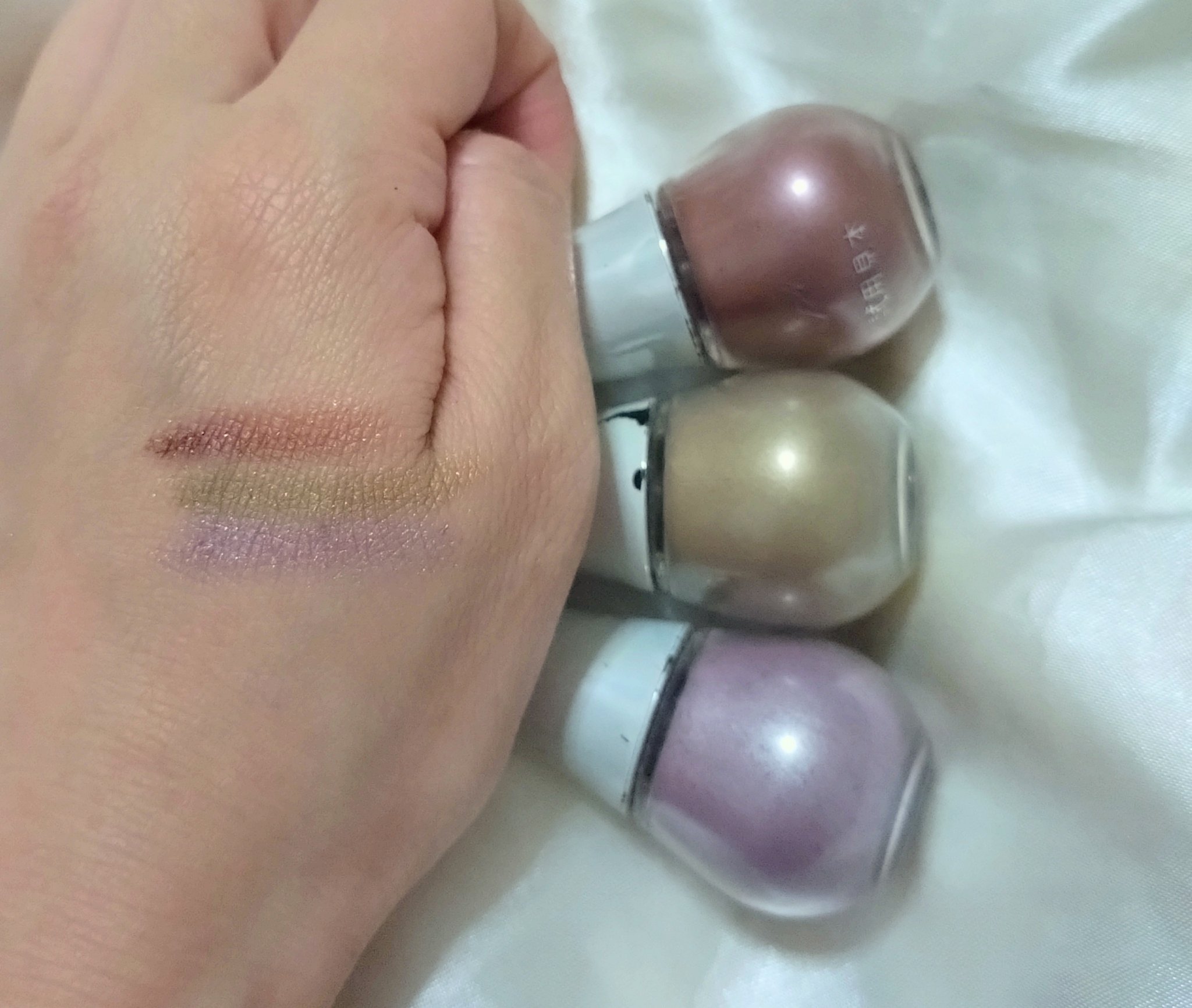 イリデッセントパウダーアイズ/ピエヌ/単色アイシャドウを使ったクチコミ（2枚目）