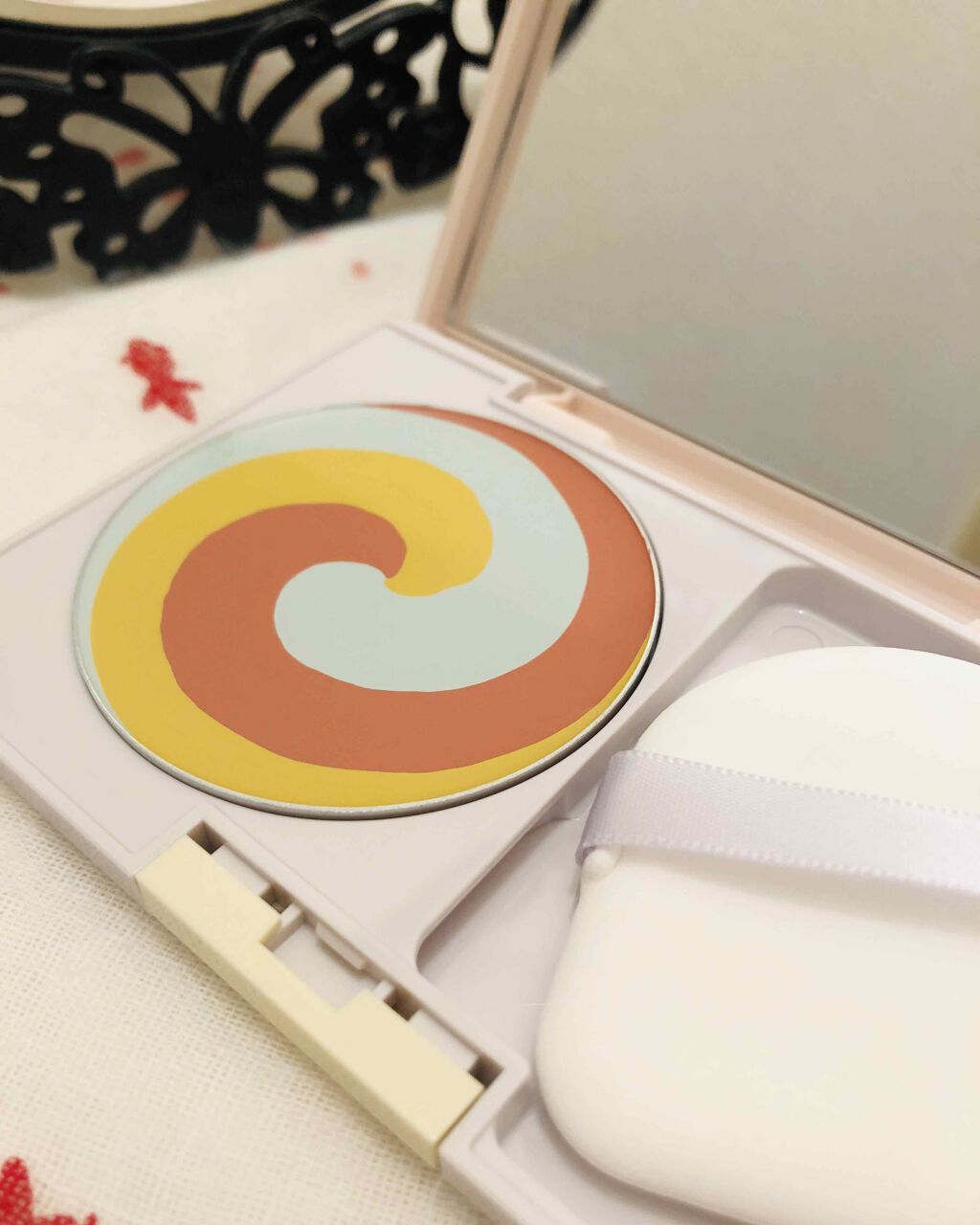 ディエム クルール カラーブレンドファンデーション(旧)のクチコミ「ディエム クルール カラーブレンドグローファンデーション
を使ってみました。
ピンクのコンパク.....」（1枚目）