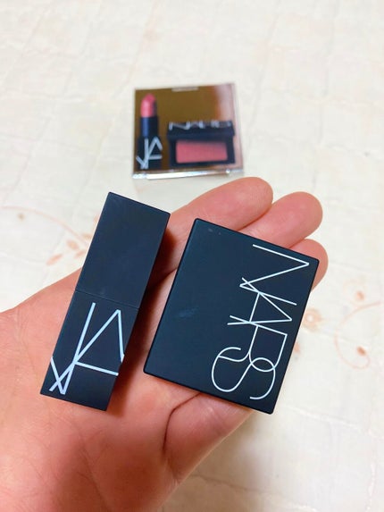 NARS ソフトラスト ミニリップ&ブラッシュデュオのクチコミ「NARS (ナーズ)
ソフトラスト ミニリップ&ブラッシュデュオ
2020ホリデーコレクション.....」(2枚目)