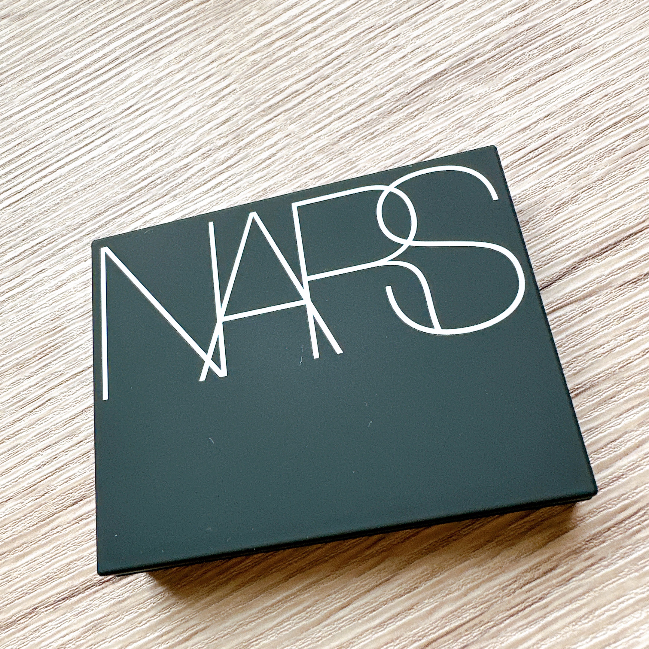 ライトリフレクティング プリズマティックパウダー/NARS/プレストパウダーを使ったクチコミ（2枚目）