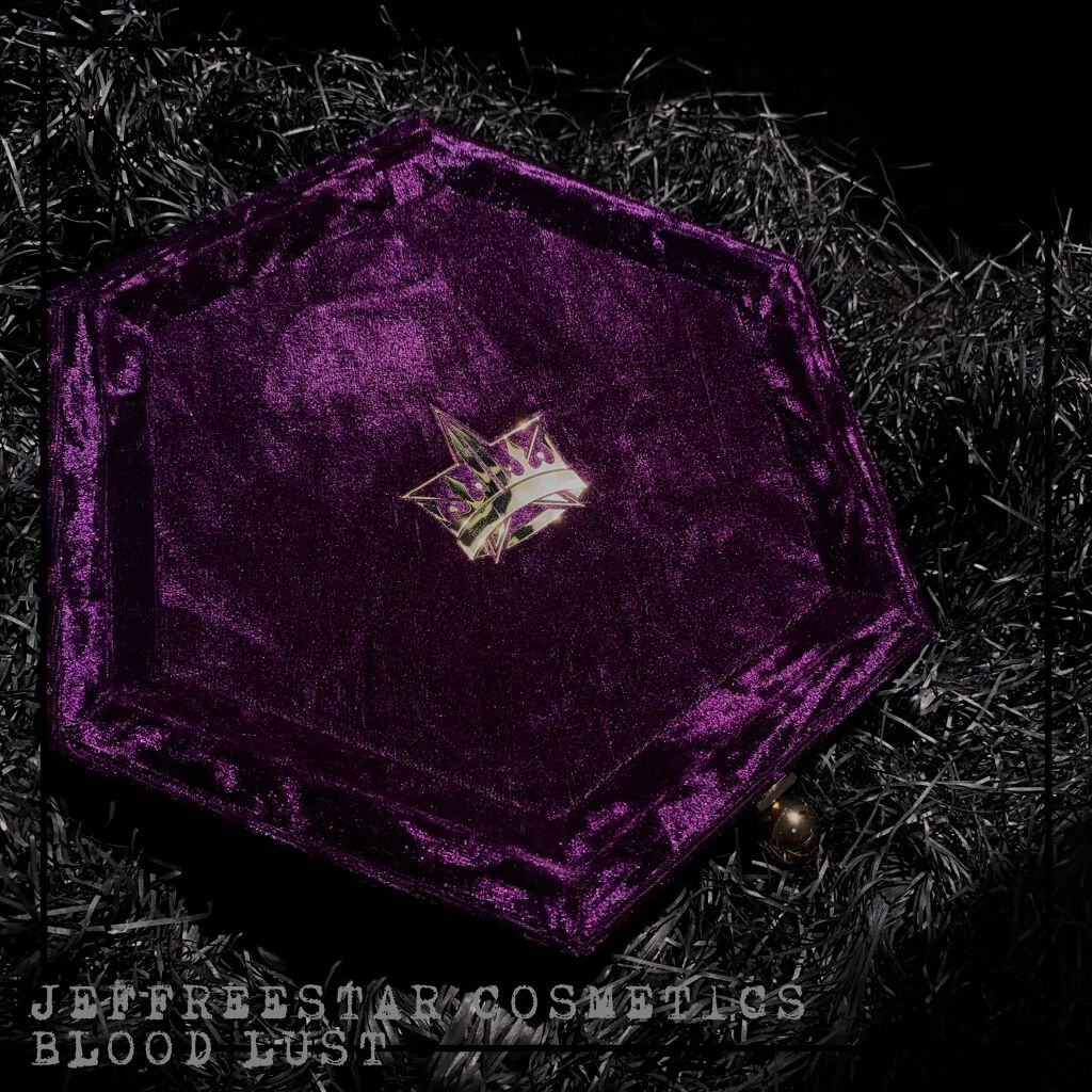 Jeffree Star Cosmetics BLOOD LUST ARTISTRY PALETTEのクチコミ「パッケージも中身もゴージャスなアイパレット

JEFFREESTAR COSMETICS
/ .....」（2枚目）