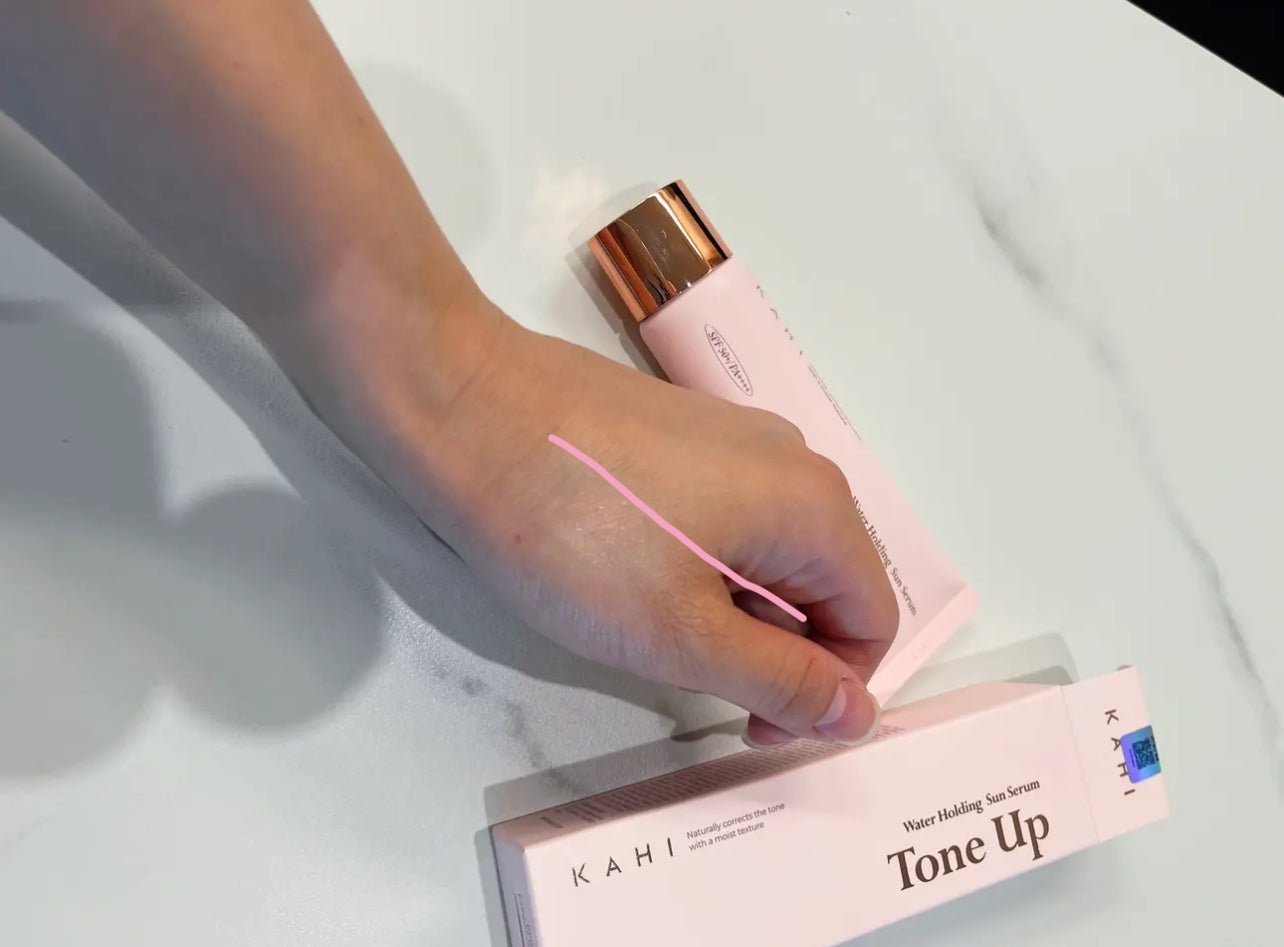 ウォーターホールディングトーンアップサンセラム/KAHI/日焼け止めローションを使ったクチコミ(4枚目)