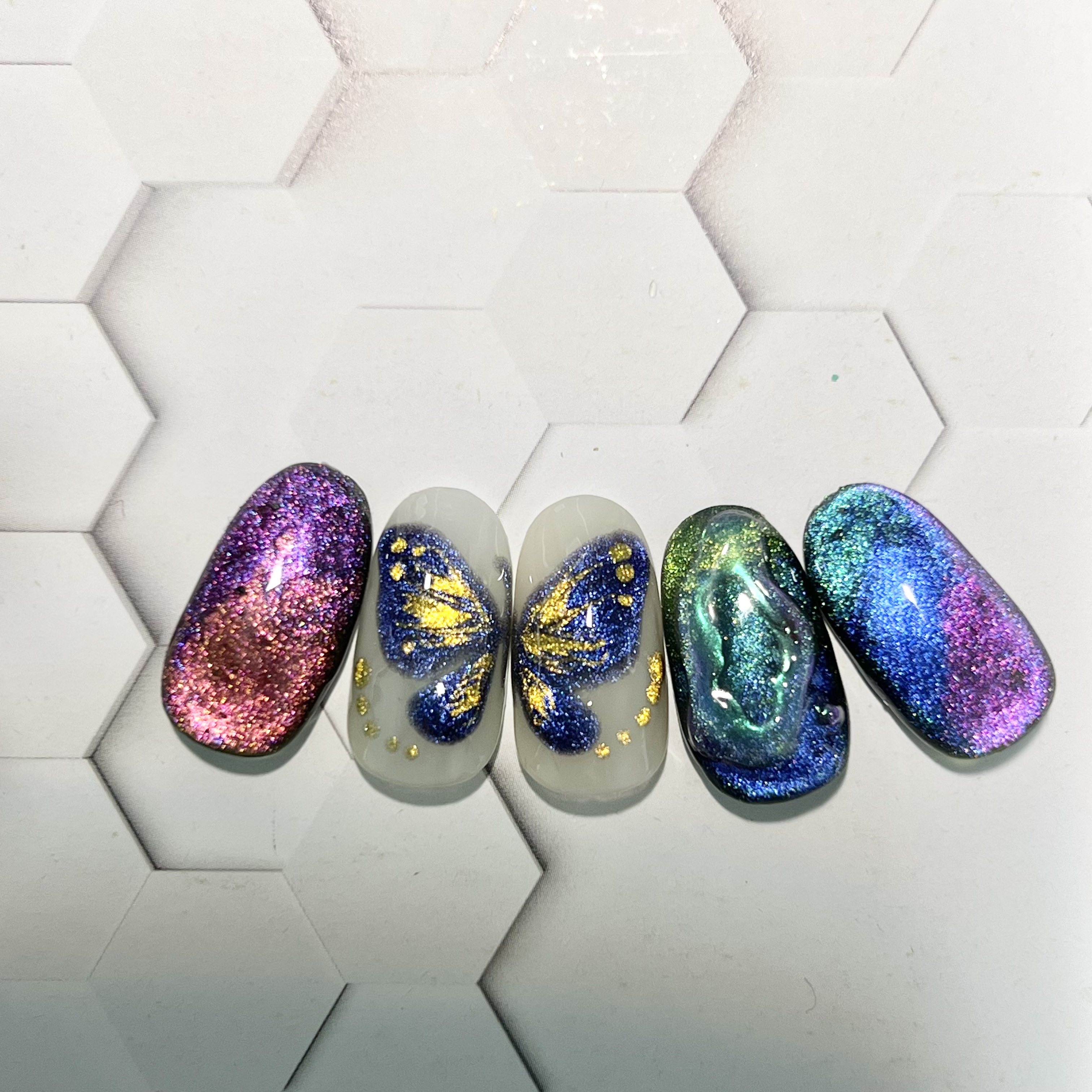 ♥

@coikaze_jp 様にいただきました
マグネットジェルで
デザインを考えてみました✨

✨🦋✨

キラキラマグネットが可愛いです💜

カラーチャートは1つ前の投稿をご覧下さい！

見ていただき、ありがとうございました🥰

