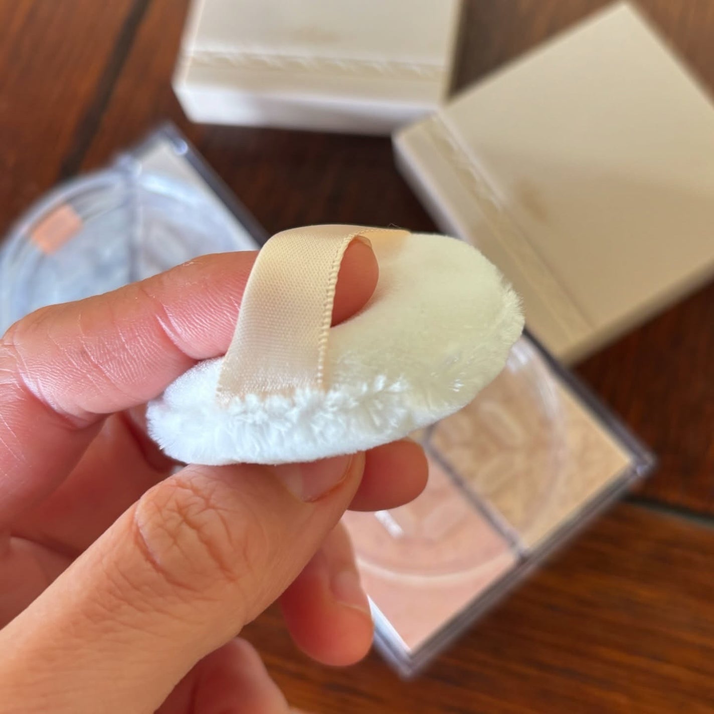 トリニタス グロウ パウダー/Visée/ルースパウダーを使ったクチコミ(5枚目)