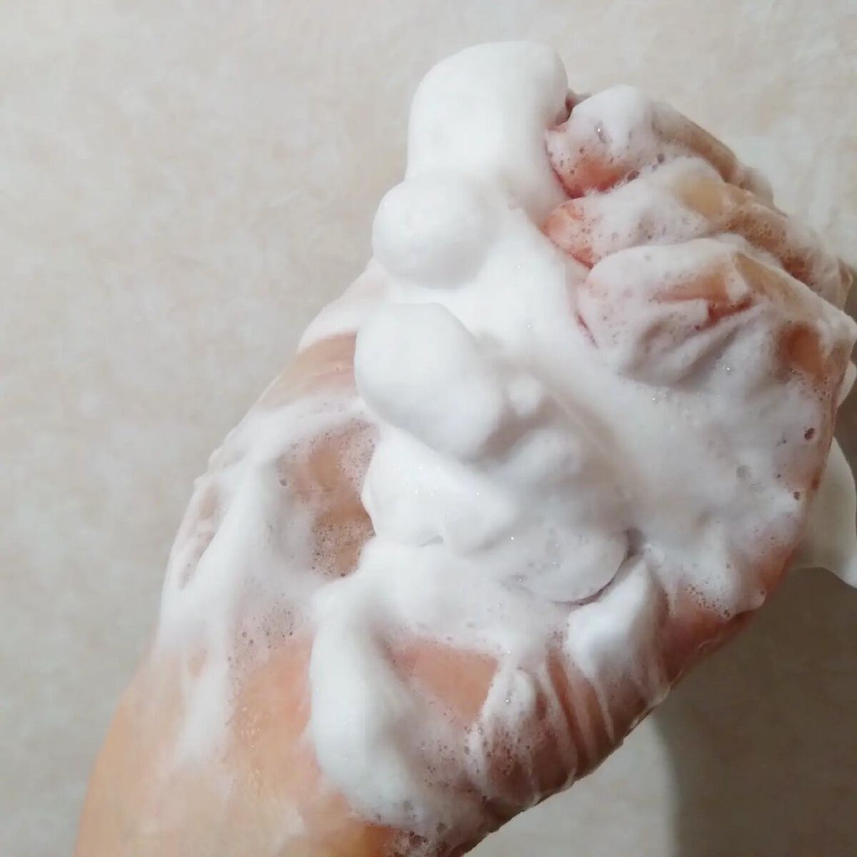 REYENA16 ソフト クリーミー フォーム クレンザーのクチコミ「敏感肌さんにもおすすめの洗顔料です。
手持ちの泡立てネットで、
ふんわり優しいんだけど、決めの.....」（3枚目）