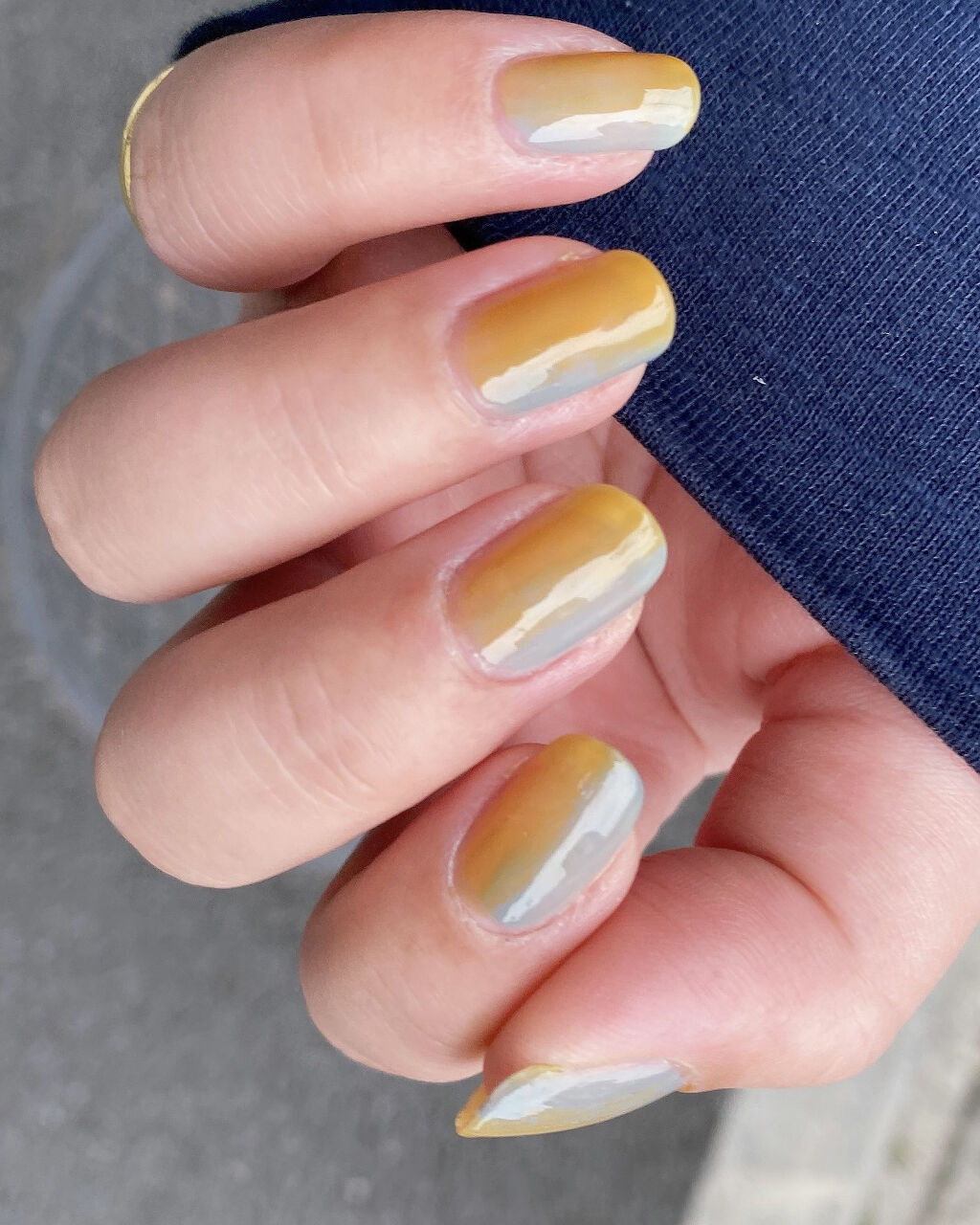 THE POLISH. ネイルポリッシュ

や、マジで可愛かったなこれ。
またこのネイルしよ〜🥳
自然光だと朝焼けみたいで可愛いねえ〜

↑これね。さっきのと一緒にあげたらよかった。同じのやんけ。

３枚目はネイル部分の拡大です。
割と綺