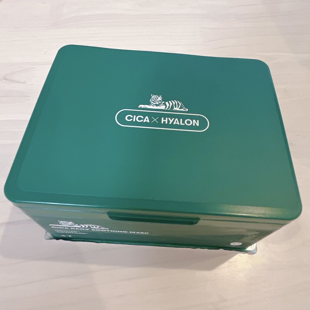 なんか良さそうだったのでドラッグストアで購入

30枚入りで2420円なので、同じ韓国系のフェイスパックのメディヒールと比べると1枚あたりの価格がお財布に優しい

個包装ではありませんが、ピンセットが付いているので衛生的

0.2mmの薄さ