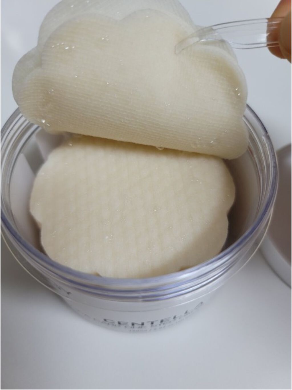 VEGAN TOLOGY CENTELLA CICACARE ONE-STEP PADのクチコミ「洗顔後顔の水気を除去して顔全体と首全体をガーゼ面で拭いて反対側面でもう一回顔と首全体を拭きます.....」（1枚目）