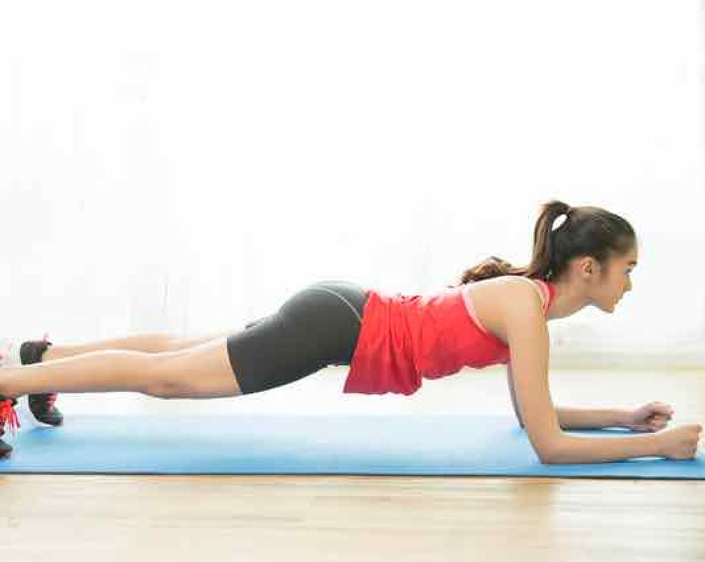 しゅり@小顔専門トレーナー on LIPS 「学生時代は顔がシュッとしてたのに今は友だちと撮った写真を見返す..」(2枚目)