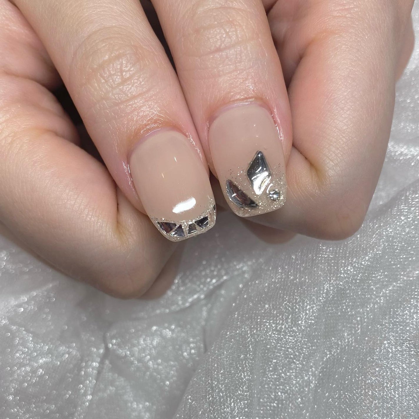 kanna on LIPS 「・・・ヌーディーきらきらネイル💍✨きらきらが映え映えでかわいい..」(2枚目)