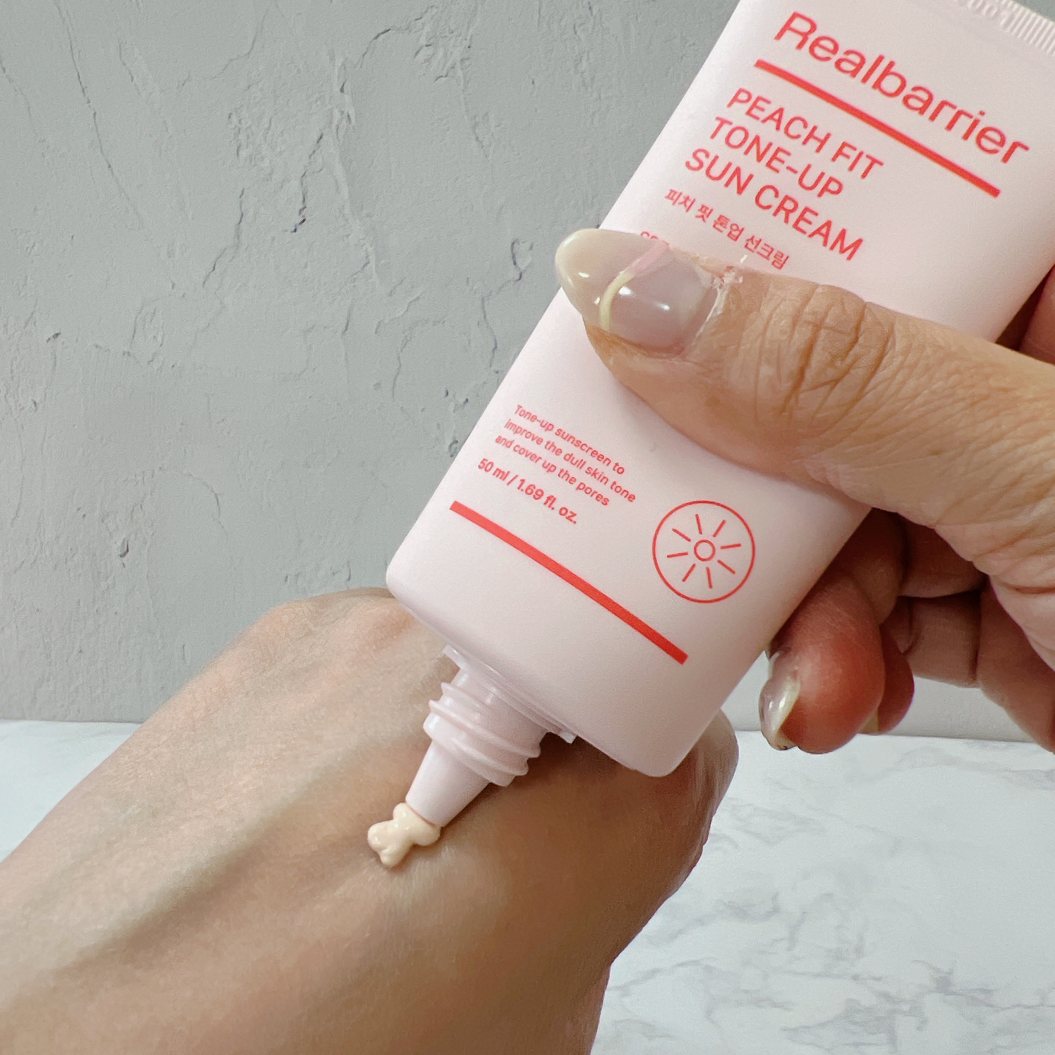 ピーチフィットトーンアップ日焼け止め/Real Barrier/日焼け止めクリームを使ったクチコミ（2枚目）
