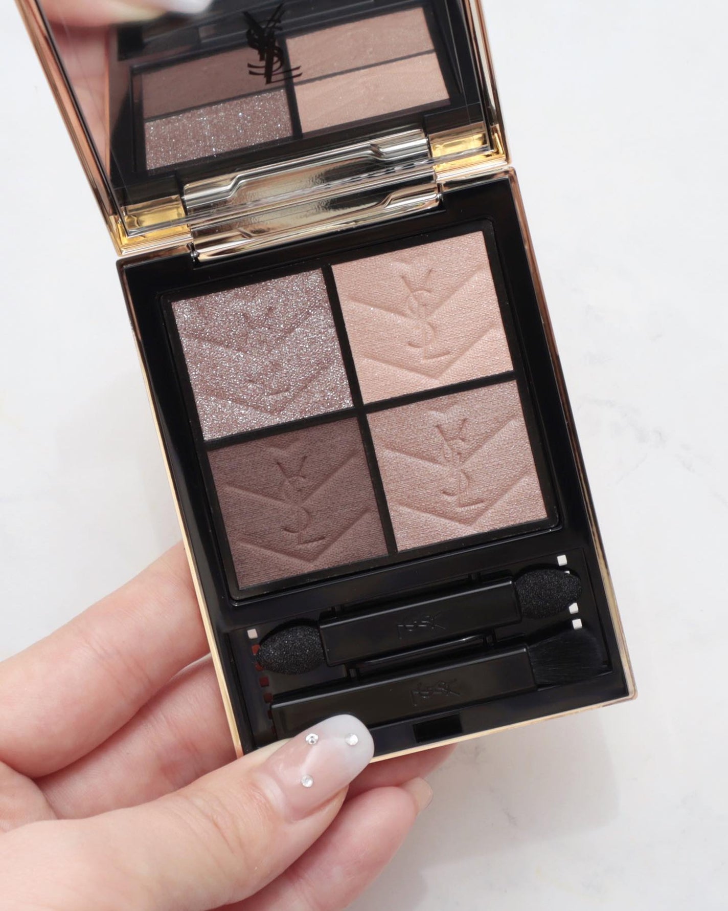 濱田あおい on LIPS 「..やーっと再入荷で買えたこちら🤎✔︎イヴサンローランクチュー..」(1枚目)