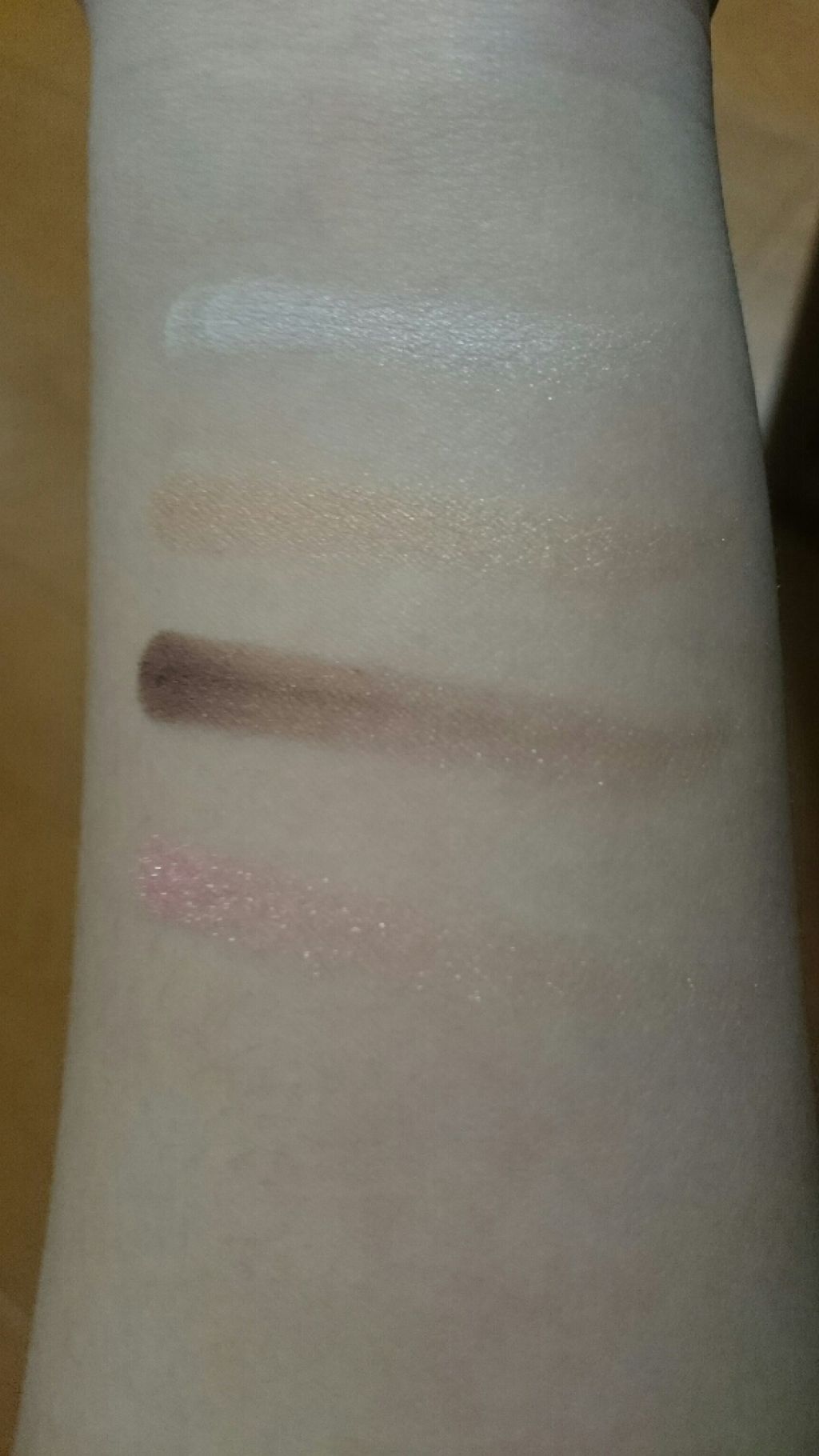 カラフルアイシャドウ/DAISO/アイシャドウパレットを使ったクチコミ(4枚目)