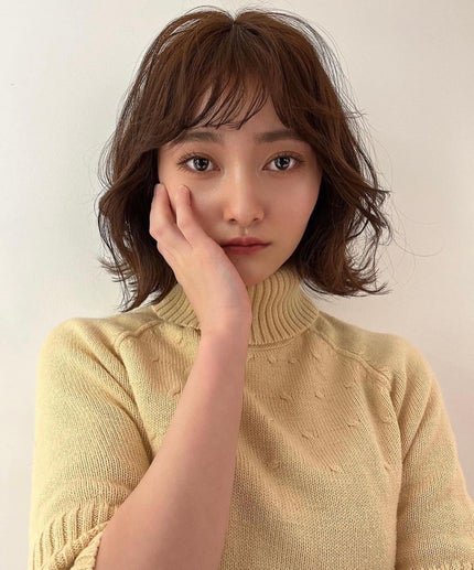 HARUNA on LIPS 「.こなれボブ💓.顔周りの切り込みでスタイリングするとおしゃれに..」(4枚目)