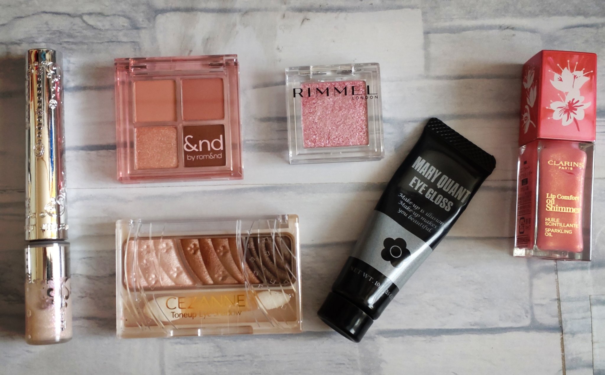 メークアップ フィクサー/MARY QUANT/フィックスミストを使ったクチコミ（2枚目）