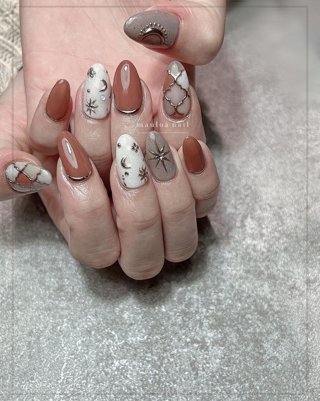 #タイル柄ネイル,#ネイル,#アートネイル,#秋ネイル,#ミラーアートネイル,#アニマルネイル,#ピンクネイル,#オータムネイル,#ジュエリーネイル,#ミラーネイル,#手書きアートネイル,#ハートネイル,#パーツネイル,#ベビーピンクネイル,#シルバーアクセネイル,#秋ネイル,#天王寺ネイルのネイルデザイン