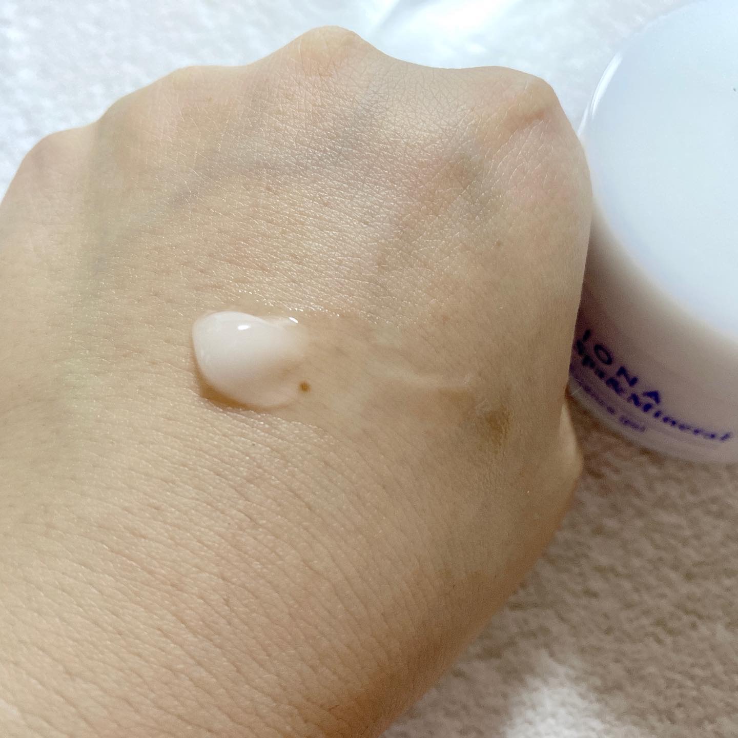 エッセンス ジェル EX/イオナ スパ＆ミネラル/オールインワン化粧品を使ったクチコミ（3枚目）