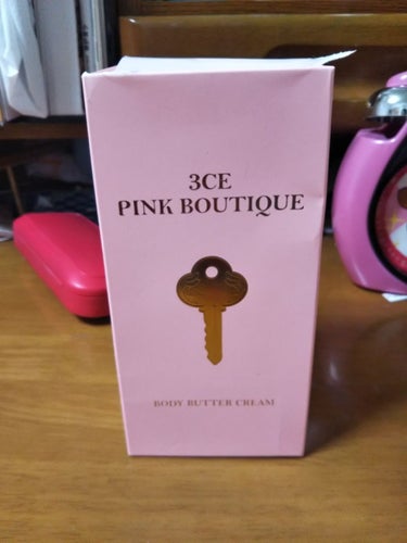 こんばんは❤️イオンモールの購入品紹介です😮

3CEPINK BOUTLQUE BODY BUTTER CREAMです＼(^^)／

値段は、約２５００円です😌💓

容量は、１６０ｍlです😻✨

香り