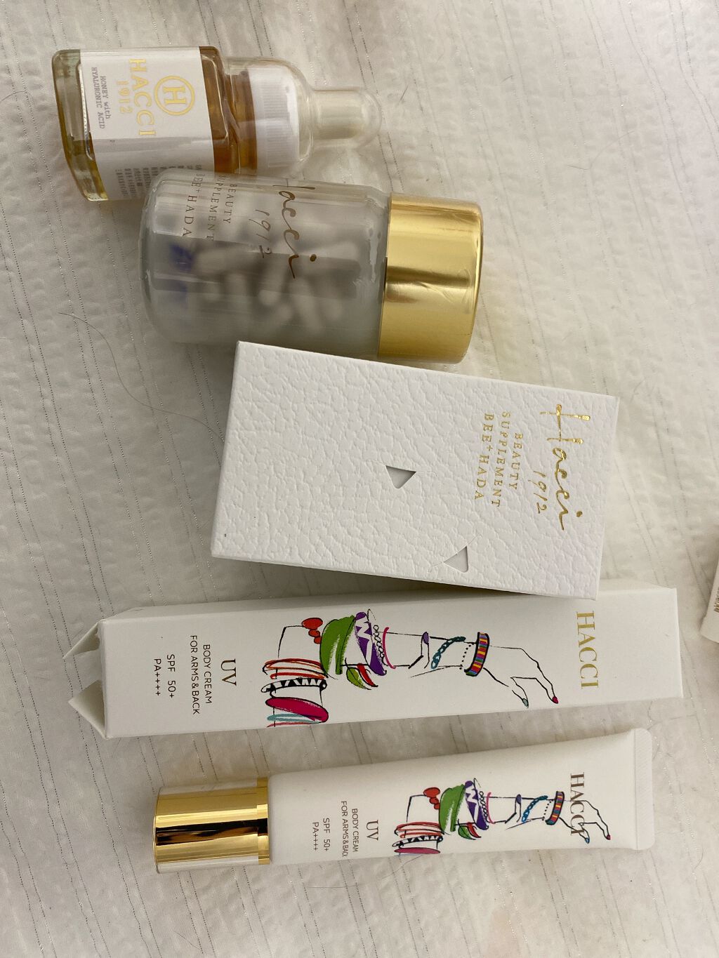 HACCI BEAUTY HONEY 【ヒアルロン酸入りはちみつ】のクチコミ「HACCI 1912
セラムインUVボディクリーム a

首用です！
毎年このシリーズは買って.....」（1枚目）