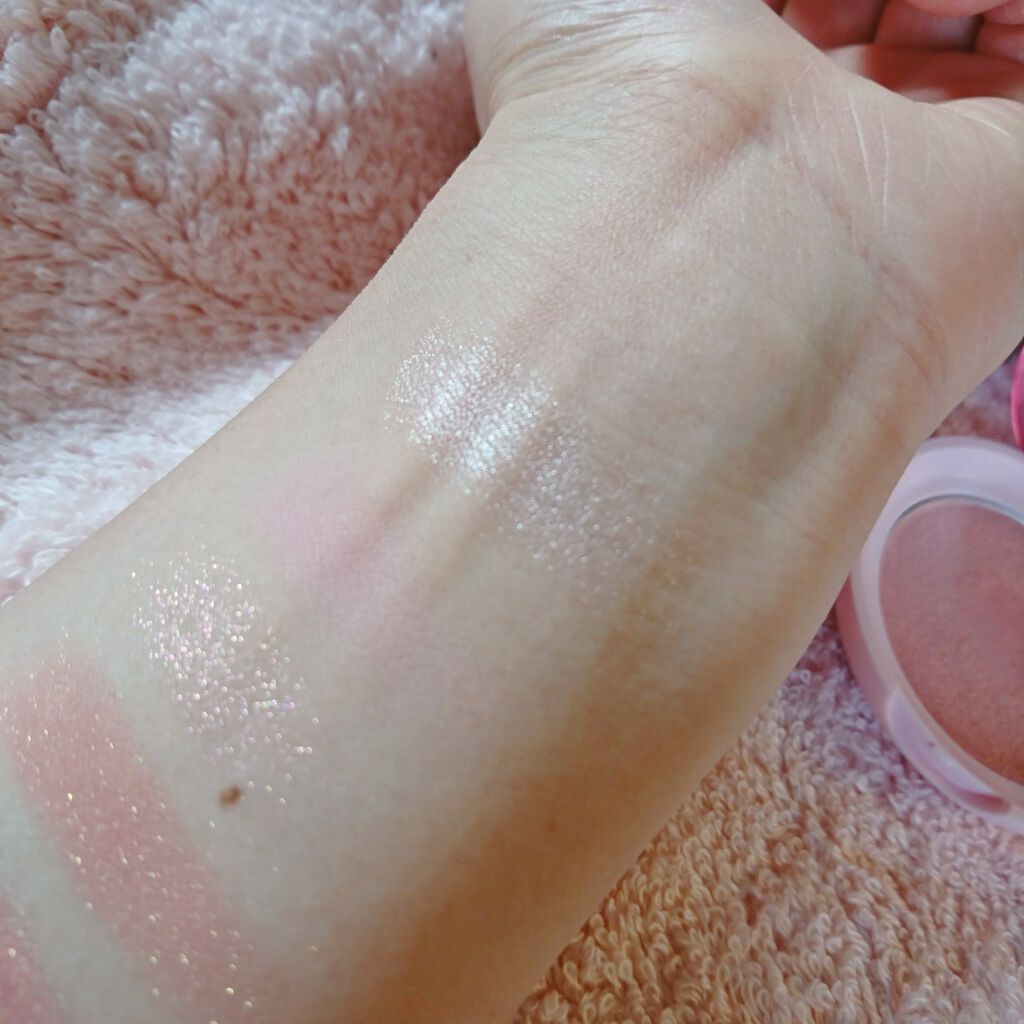 チェリーブロッサム ルミナイザー 2020 Jeju Color Picker/innisfree/パウダーハイライトを使ったクチコミ(3枚目)