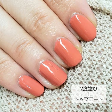 今日も今日とて新しく買ったポリッシュの試し塗り💅
ネイルホリックRD419！！



✼••┈┈••✼••┈┈••✼••┈┈••✼••┈┈••✼

【使った商品】
ネイルホリック
RD419　(カスタムジェラートシリーズ)
※2023年6月16日発売の限定色


【購入場所・値段】
駅前のドラッグストアにて税込￥396円


【色味】
クリーミーな赤。
オレンジっぽくもピンクっぽくもある不思議な色。


【発色】
すごく良い。
1度塗りでしっかり発色。
多少ムラができてしまうので、2度塗りがオススメ。


【透け感】
なし。
1度塗りでもフリーエッジはほぼ隠れる。


【ラメ・質感】
ラメなし。
ちゅるん感やツヤ感はなし。


【いいところ】
・あまり見かけない色
白を混ぜたような赤、とでも表現するべきか、単純にピンクでもない、不思議な色。
鮮やかで夏っぽくて、どこかレトロな印象。

・1度塗りで高発色
存在感のある色な上、1度塗りでしっかり発色するので、アレンジに大活躍しそう。


【イマイチなところ】
月並みだけど、限定色なところ…
来年の夏に通常色として戻ってきてくれたらいいなぁ。


【比較】
手持ちのオレンジ系で近いと感じた色の塗り比べ。

🔹ネイルホリック OR212(ジューシーカラーシリーズ)
同じくらいの鮮やかさで、透け感とラメを足した色…って感じ。

🔹パラドゥミニネイル OR02 ポピーオレンジ
オレンジをやや強くして、透け感マシマシにした感じ。

🔹インテグレート OR302 オレンジベージュ
ぐっとベージュが強くなったオレンジ。
単体だとそこそこ塗った感があるんだけど、この比較だととても地味に見える(笑)

✼••┈┈••✼••┈┈••✼••┈┈••✼••┈┈••✼




オレンジ系には目がなくて、ついつい買ってしまうんだ。
お陰で、手持ちのオレンジの比較が片手で足りなくなってしまった(笑)

今回はツヤのトップコートで仕上げてるけど、秋が近付いて来たらマットにしたいなぁ。絶対可愛い🥰


長かったはずの10連休も、今日が最終日。
朝早起きして勝海舟フォーラムに参加！
予想してたけど参加者の平均年齢の高さよwww
内容は大変よかったです。

ネイルはたくさん塗れたけど、試し塗りばっかりになっちゃった。
次のお休みでは夏っぽいアレンジに挑戦したいな！





#セルフネイル　#ネイル記録　#鮮やか夏ネイル 
#ネイルホリック　#RD419　#カムタムジェラートの画像 その1