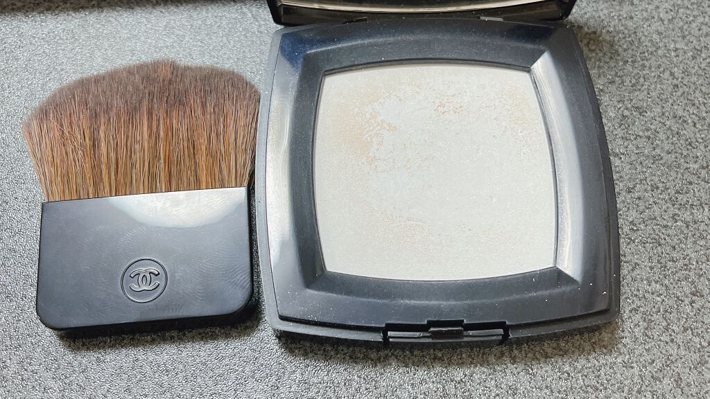 プードゥル ルミエール グラッセ/CHANEL/プレストパウダーを使ったクチコミ（3枚目）