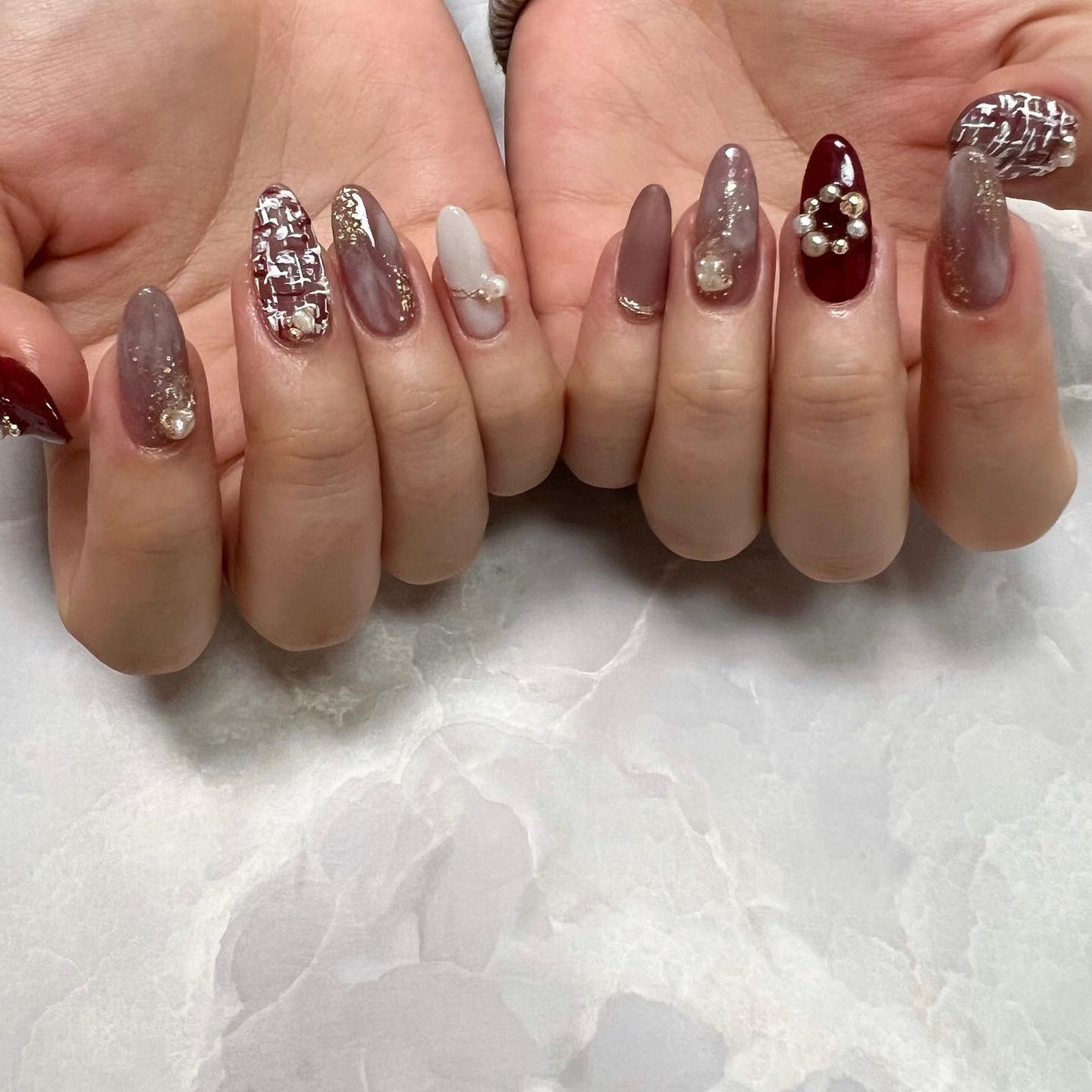 naomi on LIPS 「お客様nail🤲ルセレツリー🎄とお待ち込みをアレンジ🥳クリスマ..」(2枚目)