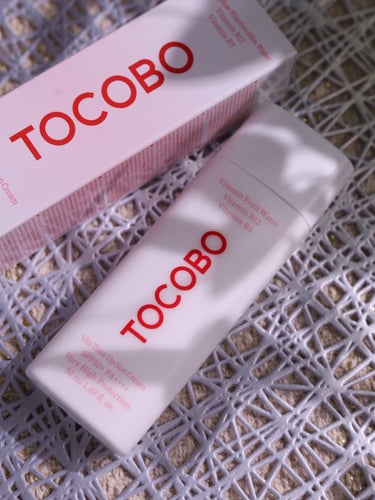 、
毛穴・凹凸を補正効果のある、TOCOBO〈トコボ〉さんの
ビタトーンアップサンクリーム 🤗
⁡
⁡
バイオウォーターサンクリームもみずみずしくて使いやすかったんだけど、
このビタトーンアップサンクリ