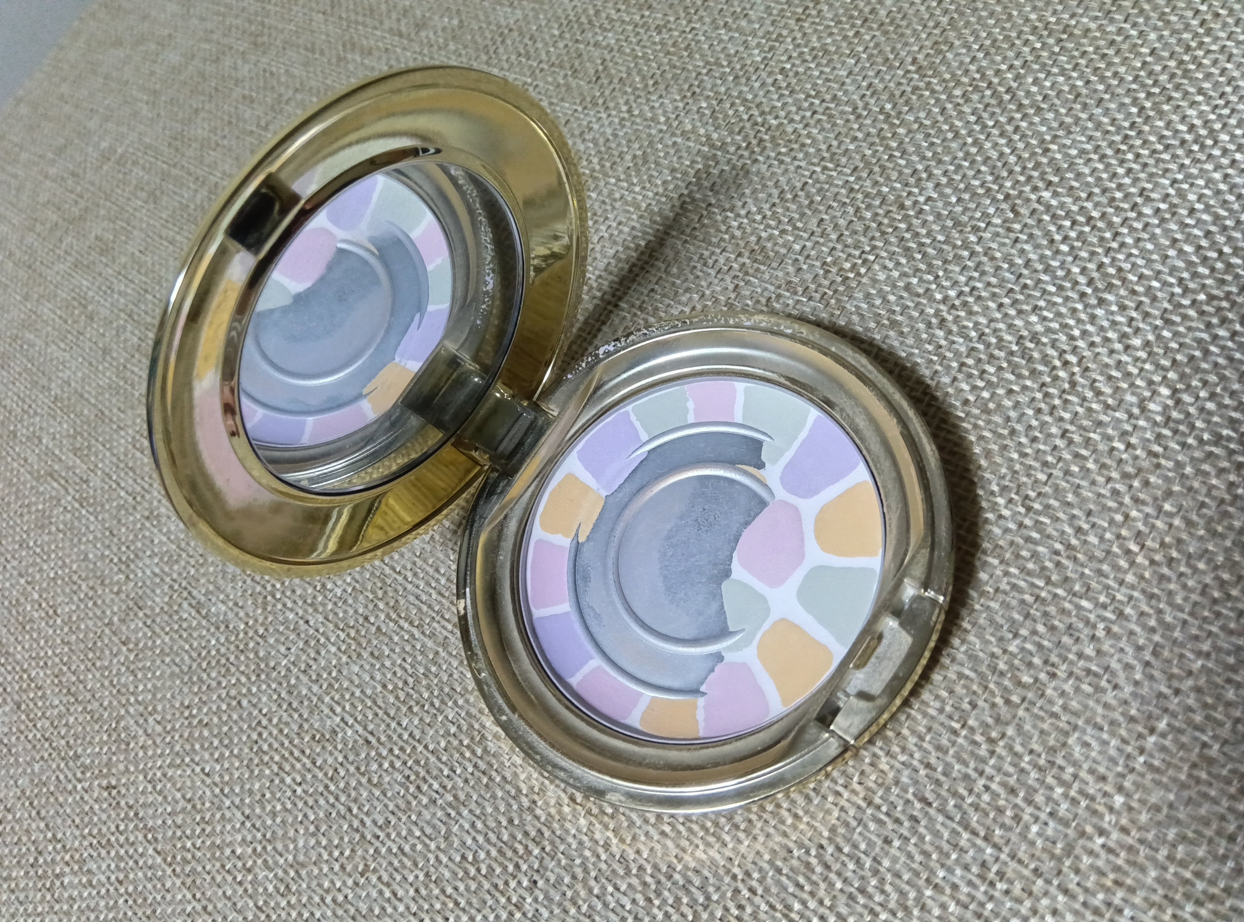 ラ プードル オートニュアンス/Elégance/プレストパウダーを使ったクチコミ（1枚目）