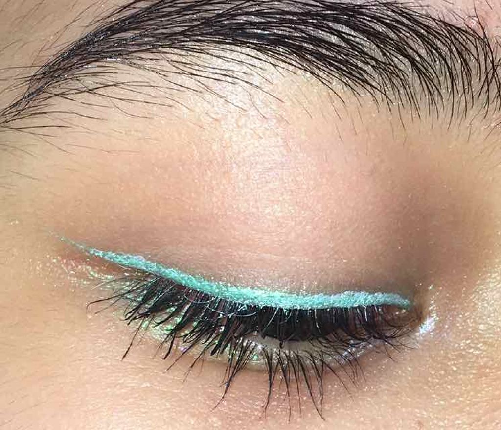 EYE OPENING LINER/UZU BY FLOWFUSHI/リキッドアイライナーを使ったクチコミ（3枚目）