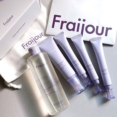 Fraijour レチンコラーゲン 3Dコアトナー のクチコミ「⿻ Fraijour 

肌に塗った瞬間､満たされる。
7種類の複合コラーゲンが配合されている.....」（1枚目）