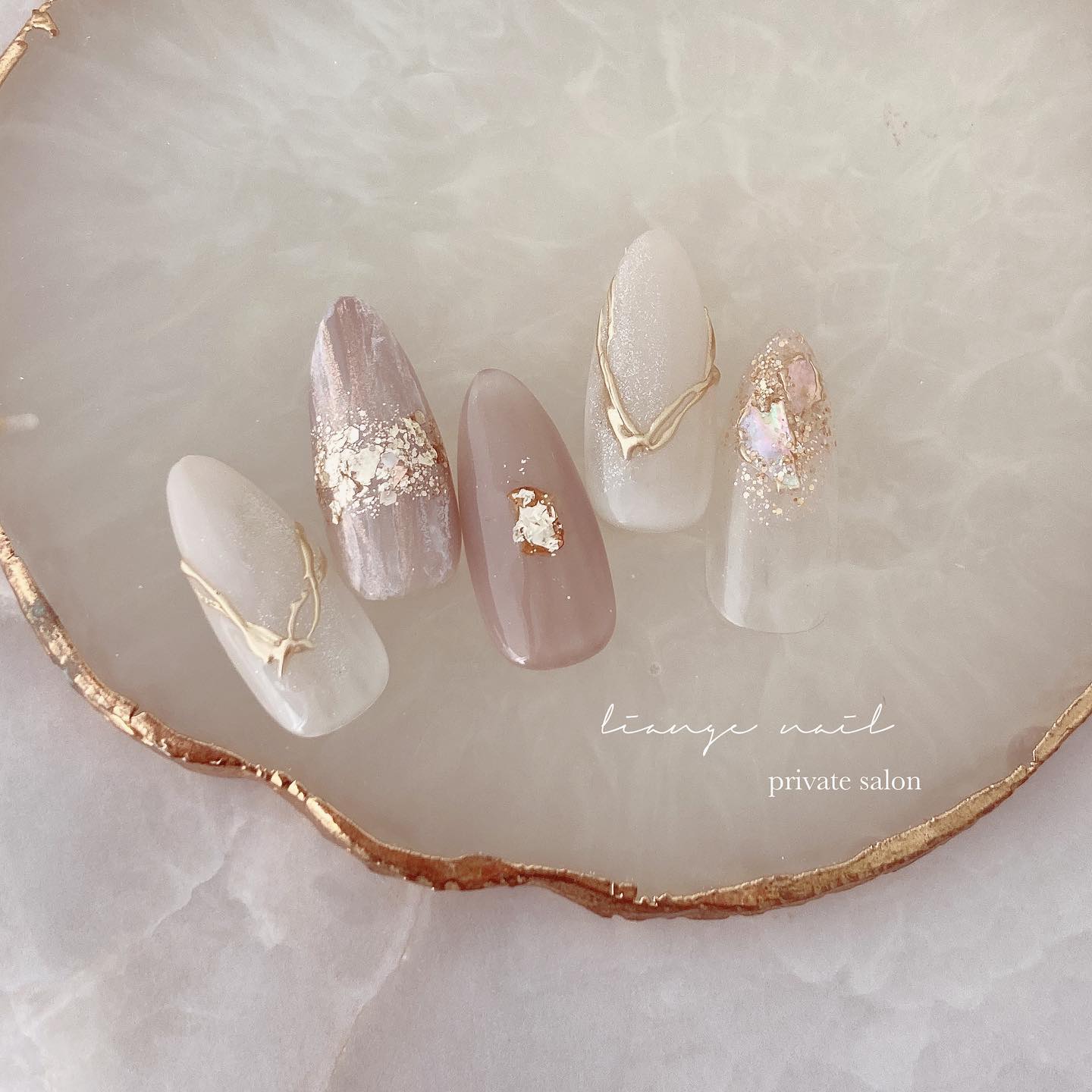 #ネイル,#夏ネイル,#大人ニュアンスネイル,#ニュアンスネイル,#ジェルネイル,#ミラーネイル,#シェルネイル,#グレージュネイルのネイルデザイン