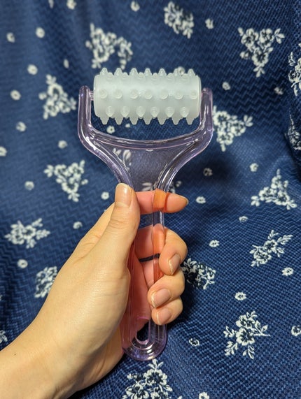 セリア ボディローラーのクチコミ「セリア ボディローラー
買ってよかった。
これ、めちゃ気持ち良い。
今まで使ってなかった.....」(1枚目)