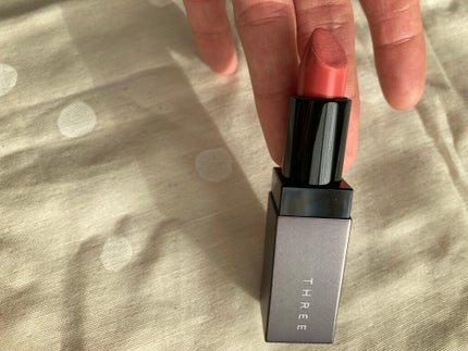 デアリングリィデミュアリップスティック/THREE/口紅を使ったクチコミ(2枚目)