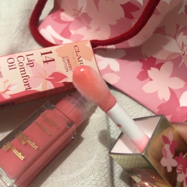 限定色サクラ。ミルキーで淡い桜色が可愛い🌸
CLARINS コンフォート リップオイル✨14サクラ

コンフォートリップオイル、マスクで出番が全然無くなったので久しぶりに買いました＆使いました。相変わら