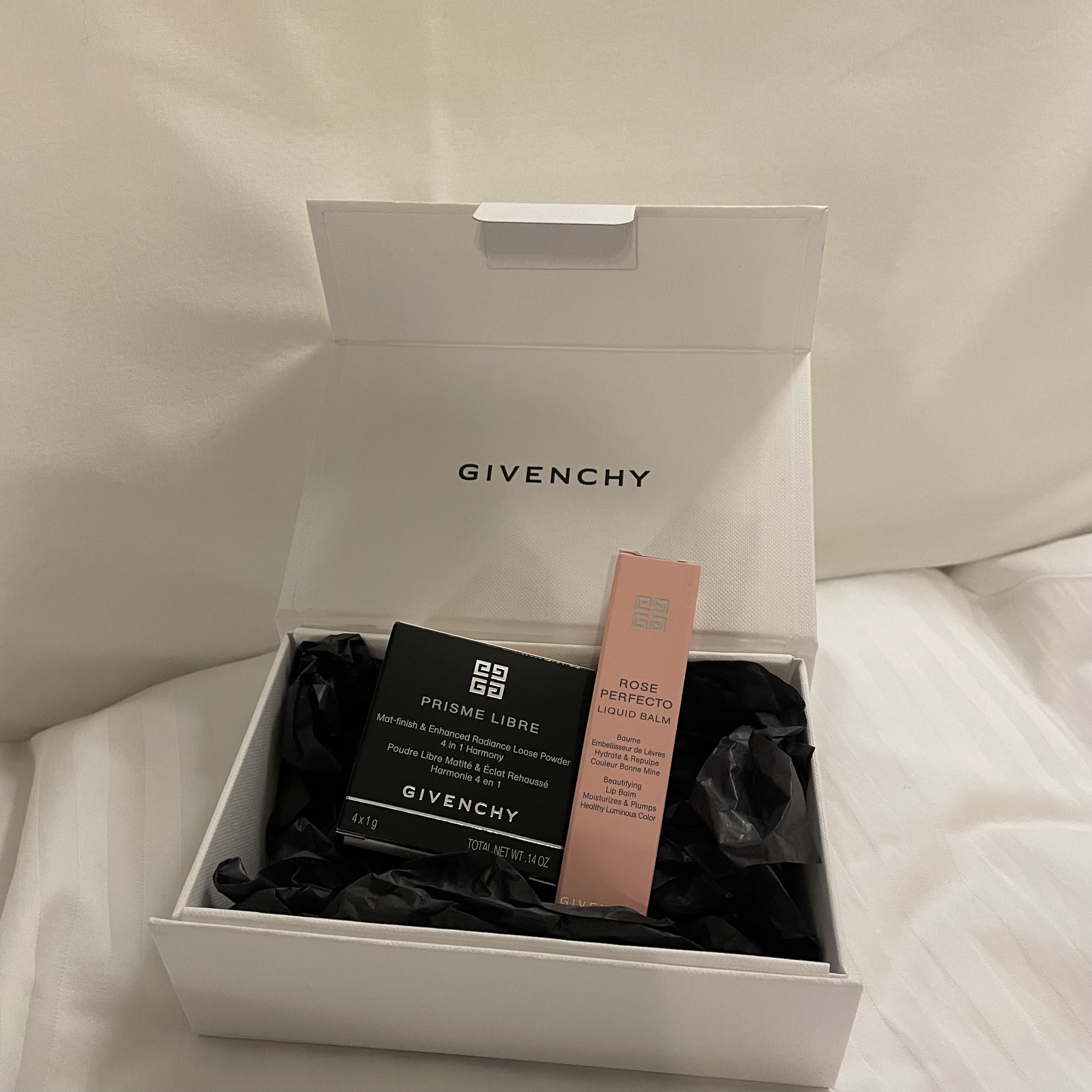 ローズ・パーフェクト・リキッド/GIVENCHY/口紅を使ったクチコミ（2枚目）