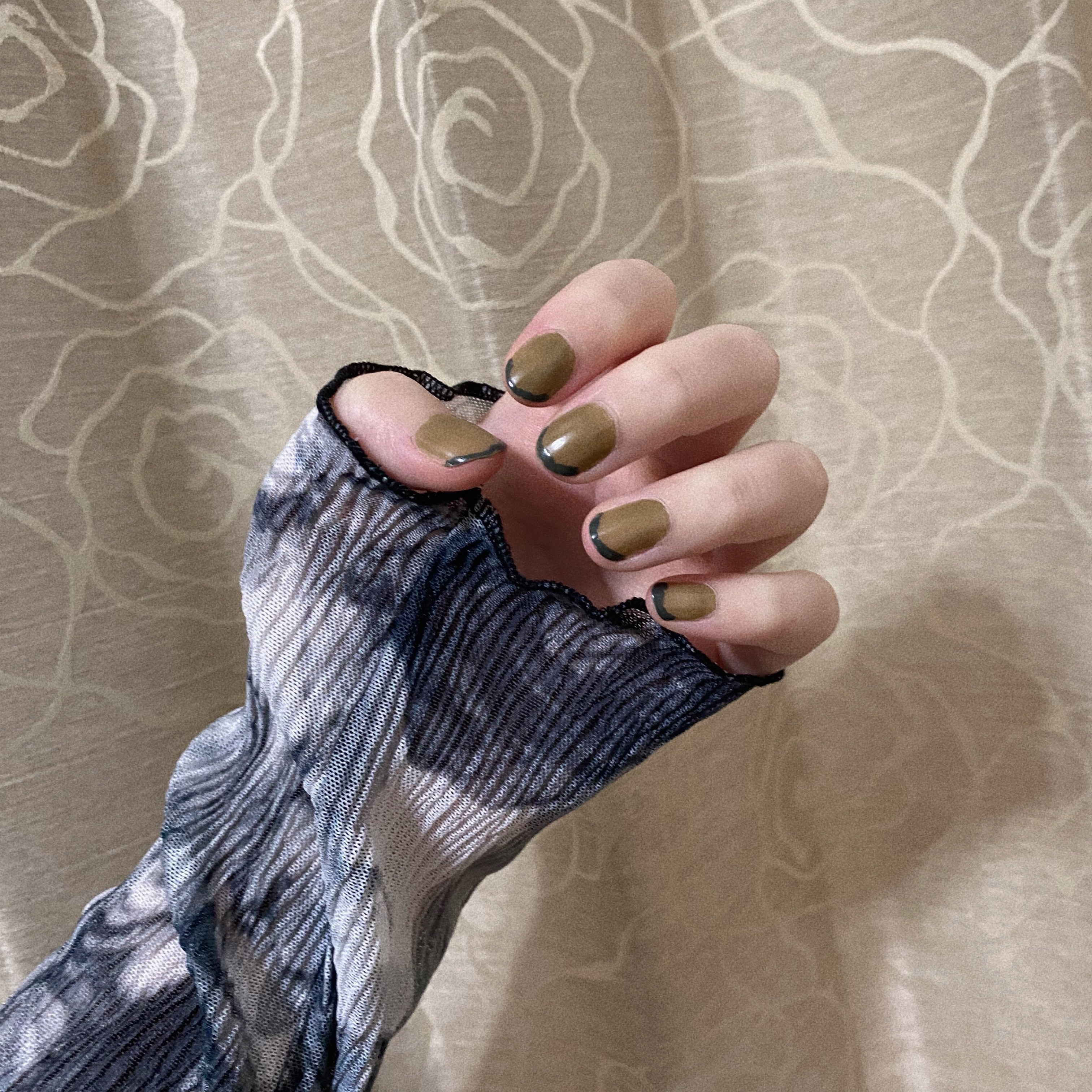 gene TOKYO ネイル オリーブ/DAISO/マニキュアを使ったクチコミ（2枚目）