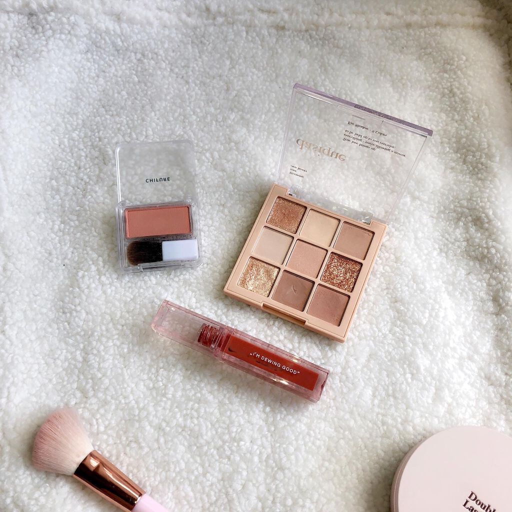 ミルクティーコスメ🫖🍂﻿
﻿
﻿
﻿
・アイシャドウ﻿
 デイジーク　シャドウパレット　03 ヌードポーション﻿
﻿
﻿
・チーク﻿
　ちふれ　パウダーチーク　612 ベージュ系﻿
﻿
﻿
・リップ﻿
　アミューズ　デューティント　09