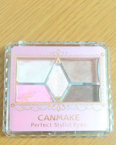 お久しぶりです！！

今回は
CANMAKE パーフェクトスタイリストアイズ10番
を紹介しようとおもいます！

こちらのアイシャドウは表にも
base style1 style2 liner
とわかり