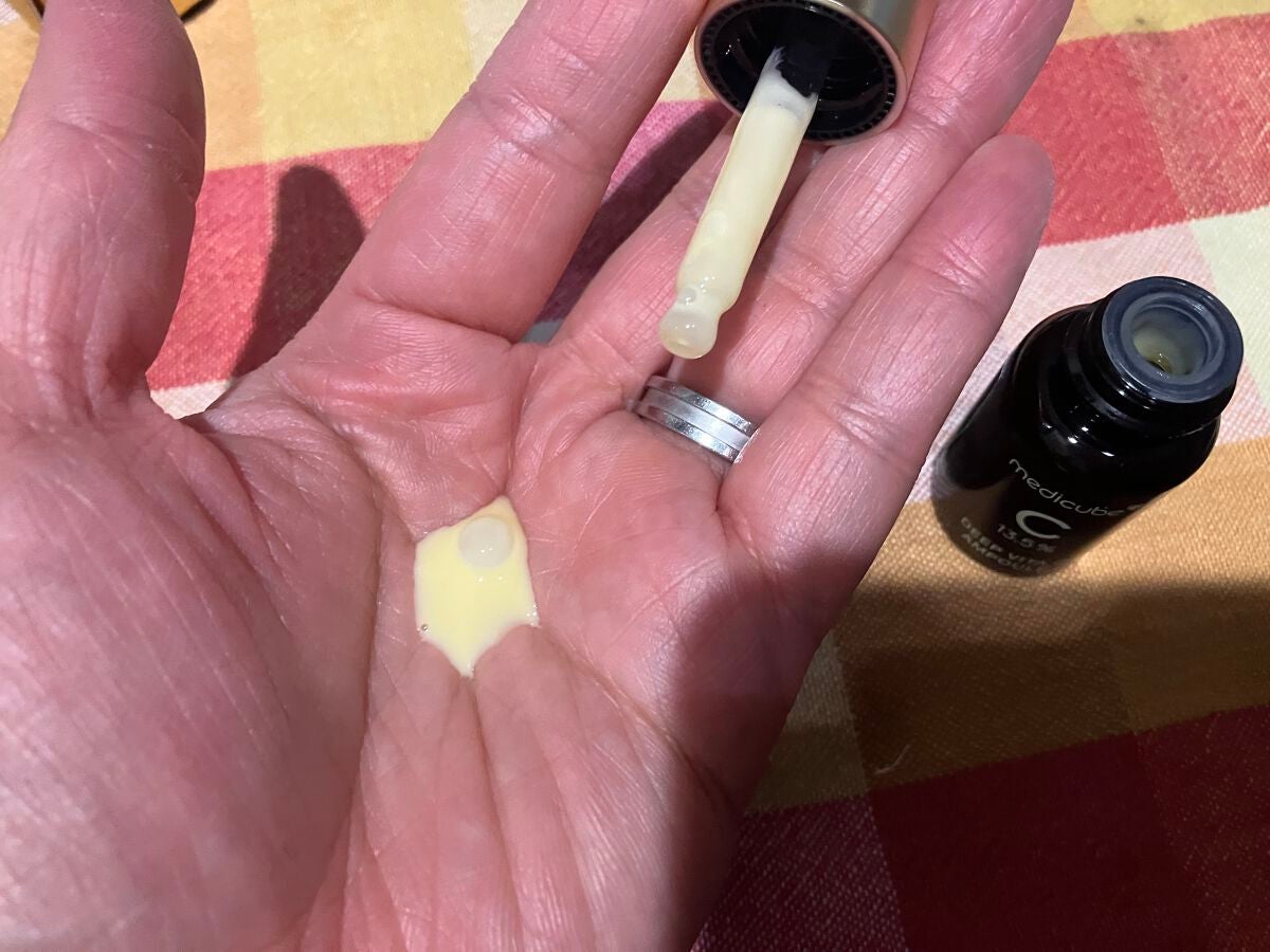 ディープビタCアンプル/MEDICUBE/美容液を使ったクチコミ(4枚目)