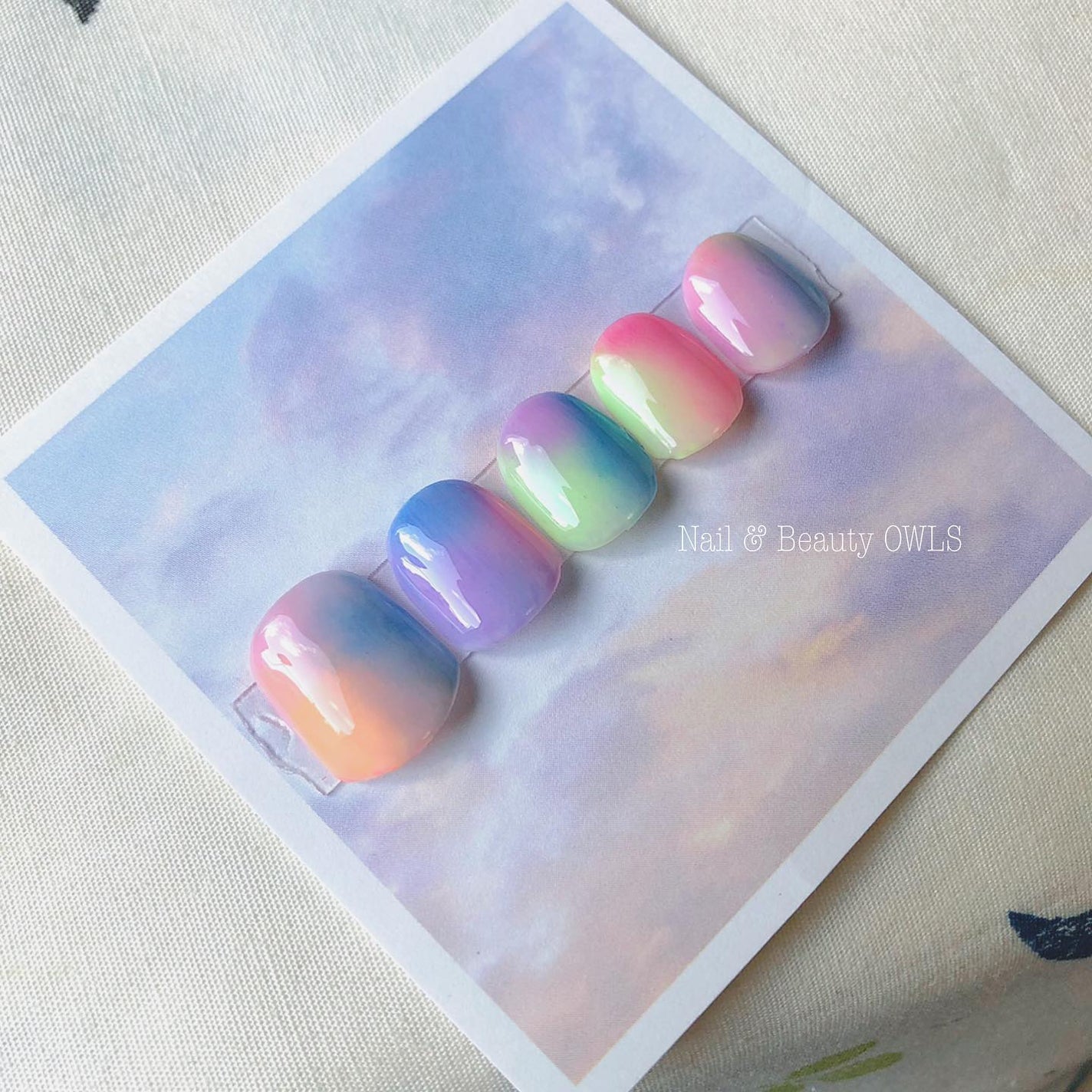 ぴよこれいと あうるす on LIPS 「4枚目の動画が綺麗❤️ネオンカラーで色々な色をグラデーションに..」(3枚目)