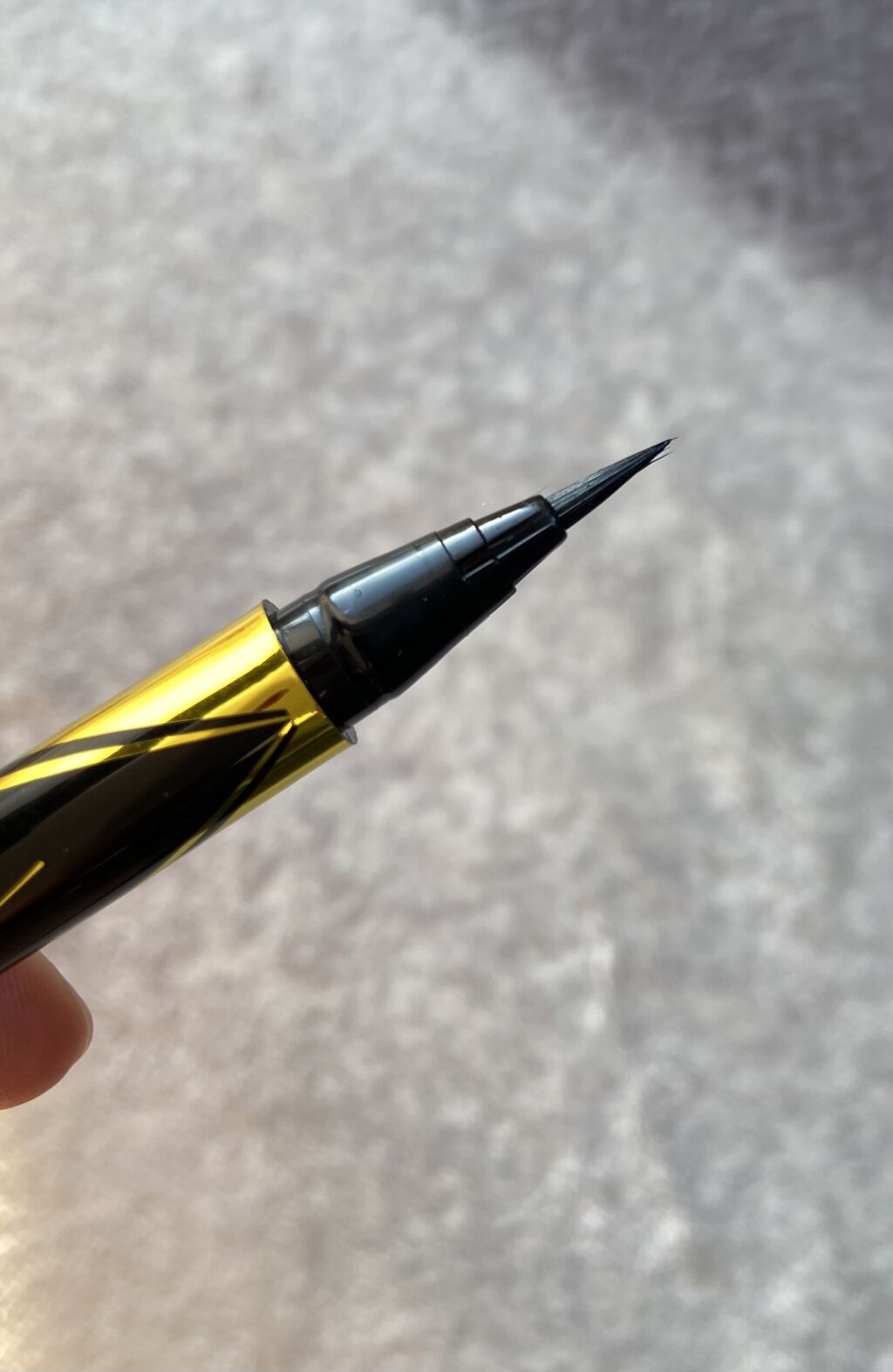 ハイパーシャープ ライナー R BK-1 漆黒ブラック/MAYBELLINE NEW YORK/リキッドアイライナーを使ったクチコミ（2枚目）