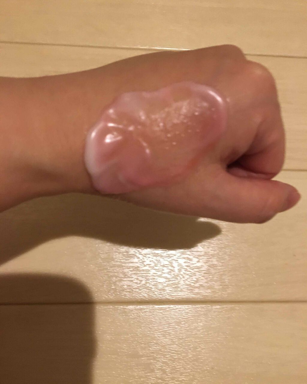 かなや on LIPS 「やや固めの白いテクスチャーで無香料です。肌にのせるとバームが溶..」(3枚目)