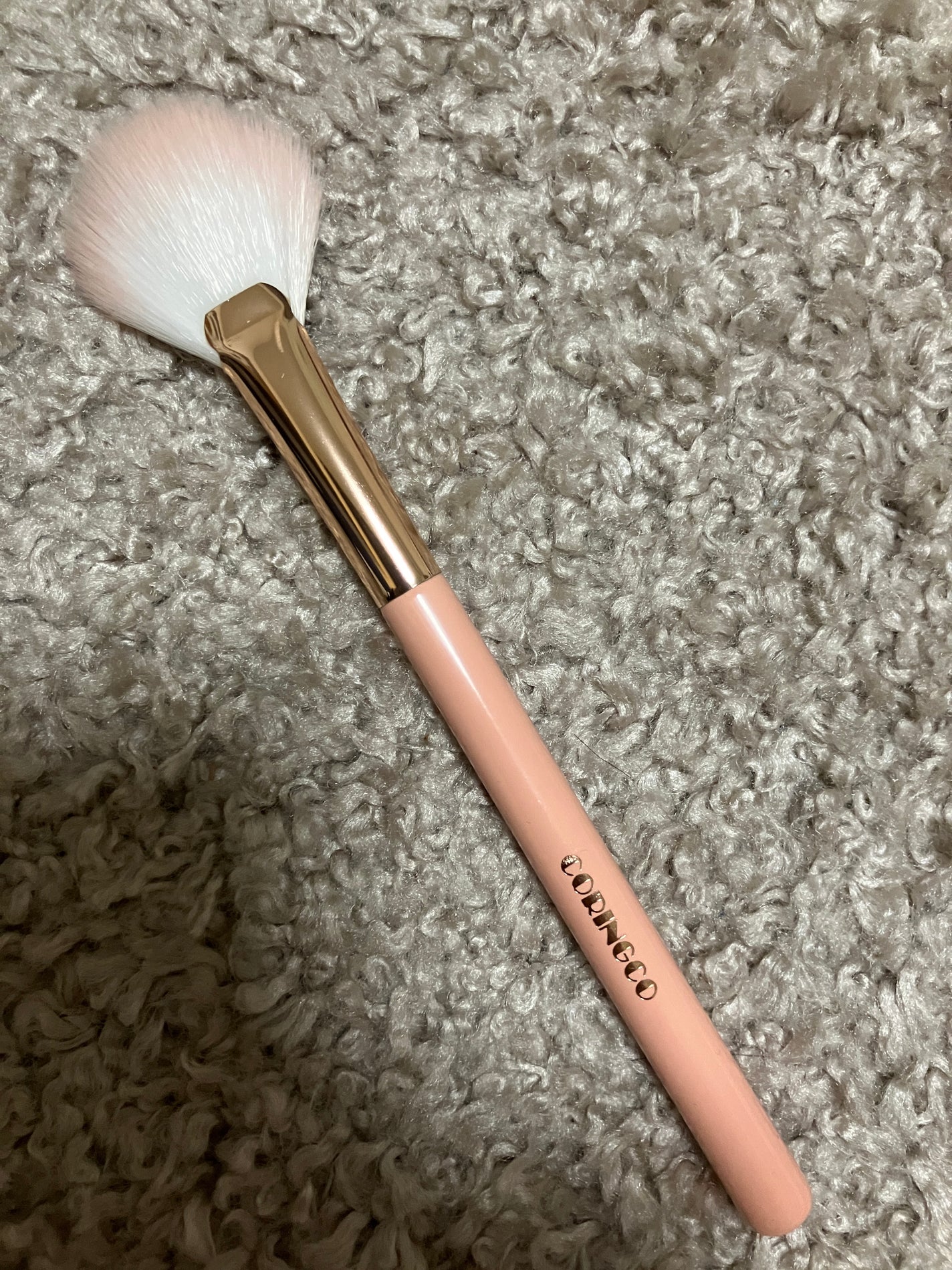 エレガントスウィートピンクブラシ 03 ハイライターブラシ/CORINGCO/メイクブラシを使ったクチコミ(3枚目)