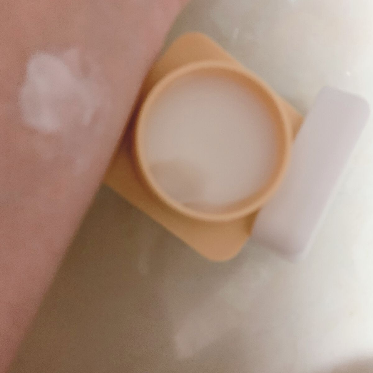 マニフィーク ヘアバームのクチコミ「Magnifique
ヘアバーム

バームってベタっとして髪も重くなるのかも💦
と思ってたけど.....」（3枚目）