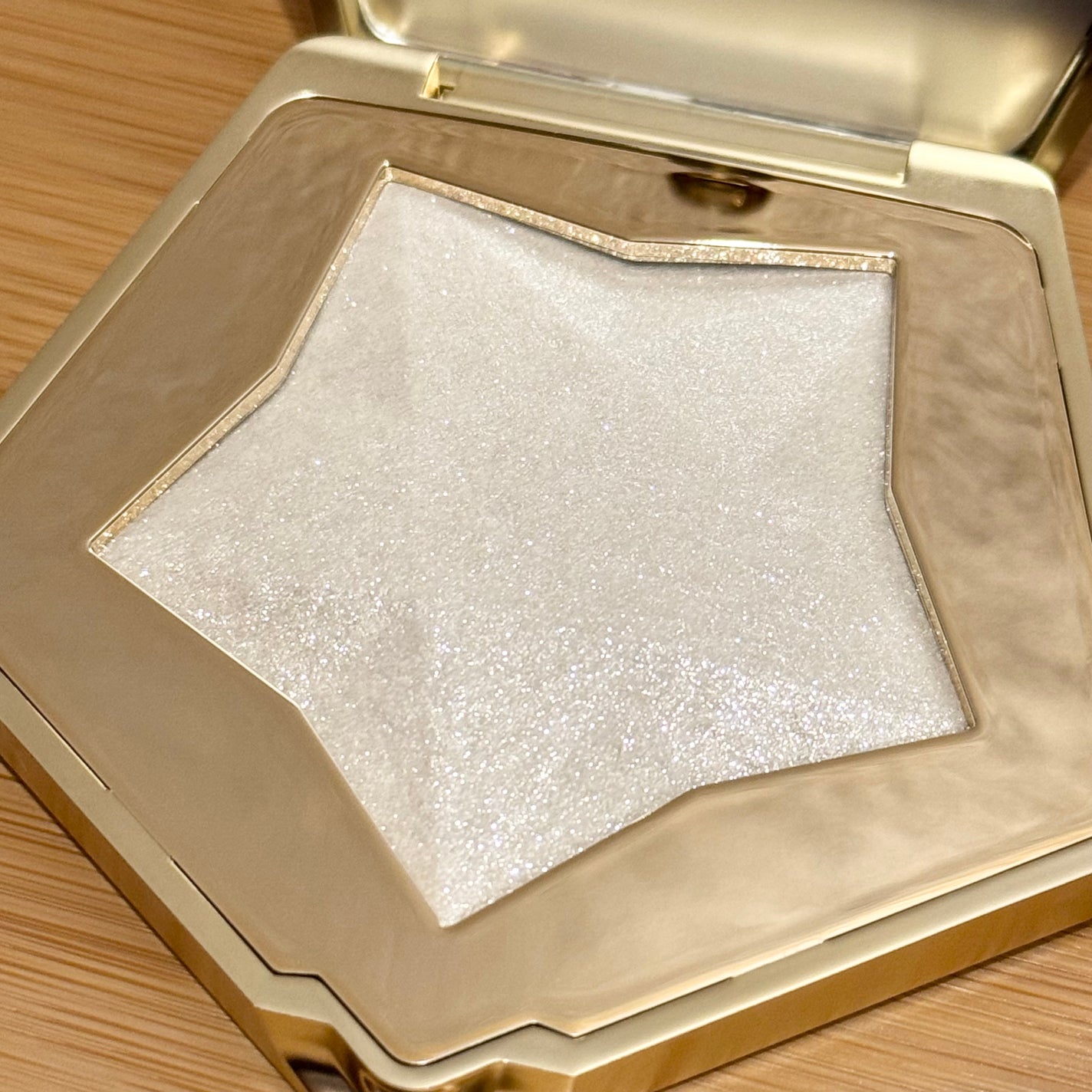 スターダストダイヤモンドハイライトパウダー/PERFECT DIARY/パウダーハイライトを使ったクチコミ(2枚目)