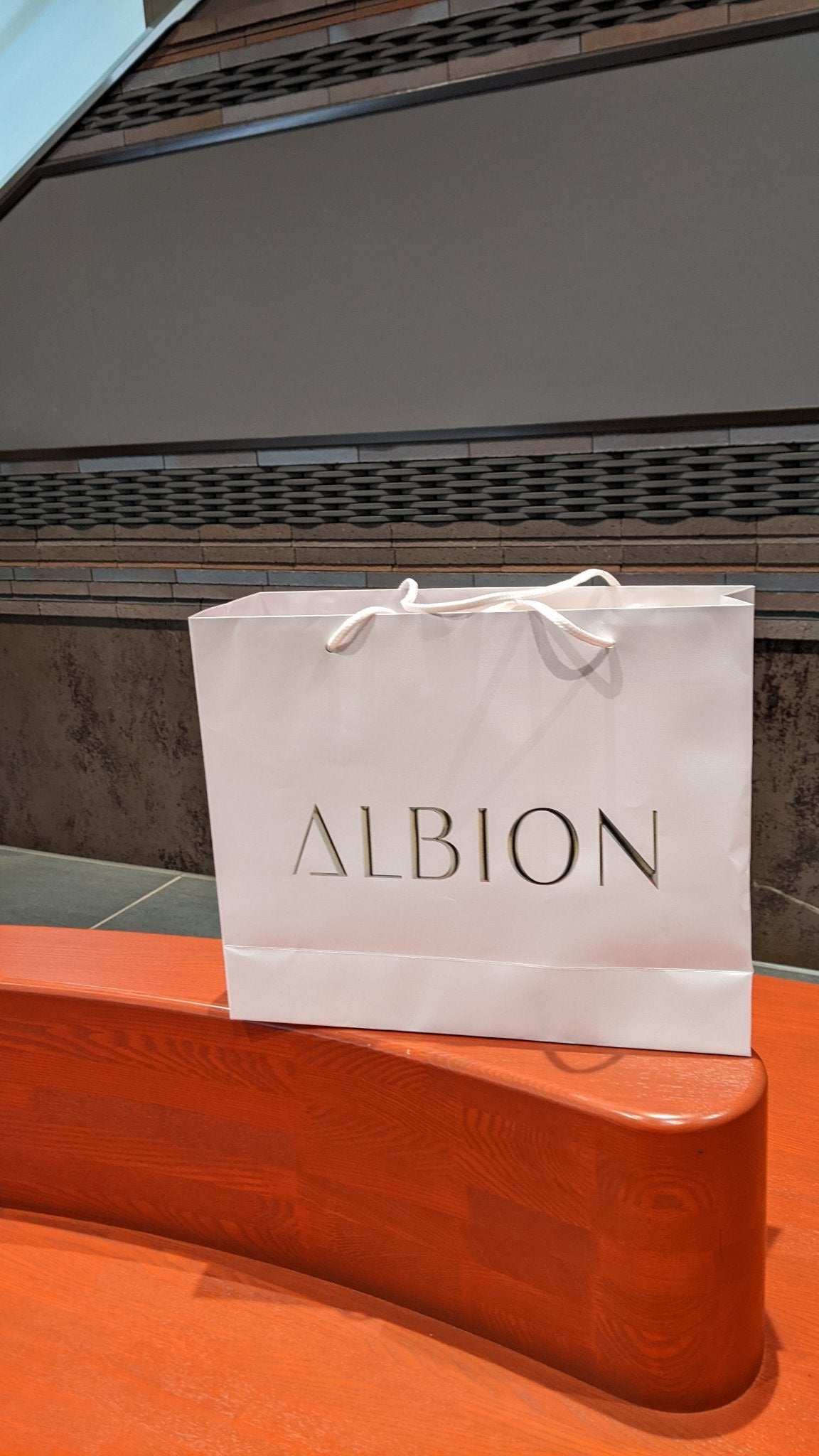 maeko on LIPS 「6月突入! 久しぶりにデパコス購入。購入品は、後程。#アルビオ..」(1枚目)