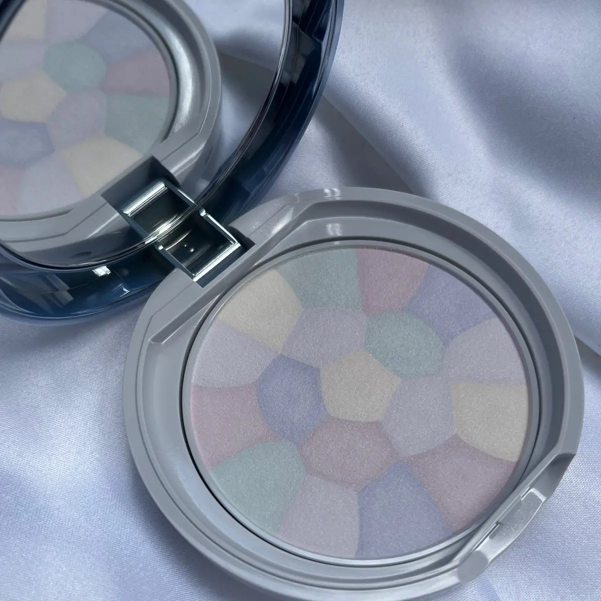 イルミネイティングフィニッシュパウダー ~Abloom~/キャンメイク/プレストパウダーを使ったクチコミ(2枚目)