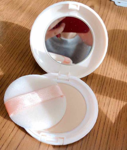 ミネラルBBパウダー EM(エンリッチモイスト)/毛穴パテ職人/プレストパウダーを使ったクチコミ(2枚目)