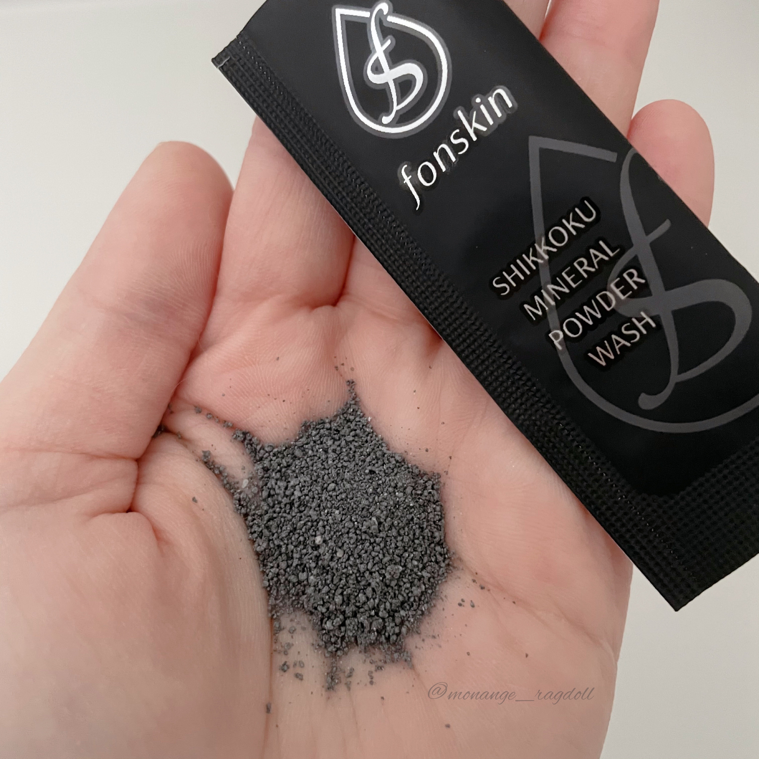 漆黒ミネラルパウダーウォッシュ/fonskin/洗顔パウダーを使ったクチコミ（3枚目）